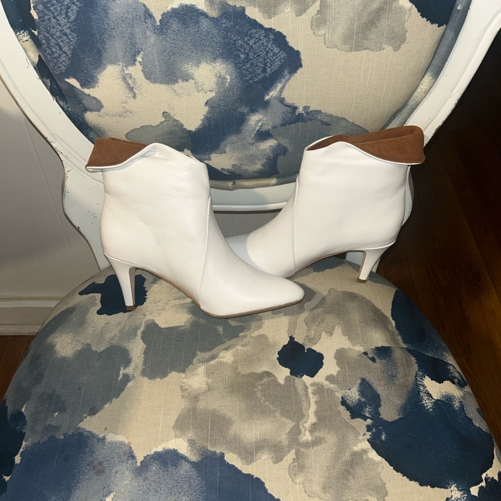Free People White Ankle Booties with Tan Folded Trim…👢 - Picture 2 of 9